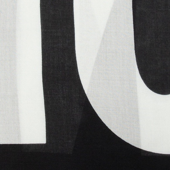 💯- New Authentic MOSCHINO
SCARF WITH LOGO - Picture 17 of 17